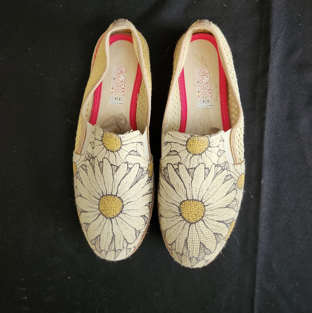 Source Unknown Daisy Print Espadrilles in Tan and Cream
